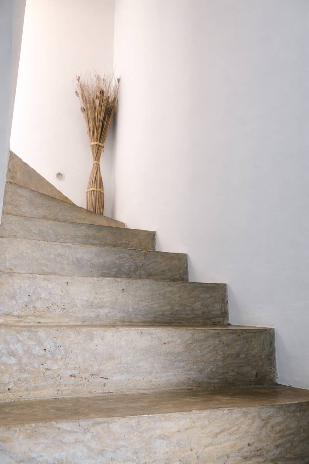 Escalier en pierre naturelle de la villa